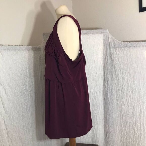Torrid NWT Sexy Burgandy Top Size 6 ( 30 ) - Picture 2 of 8